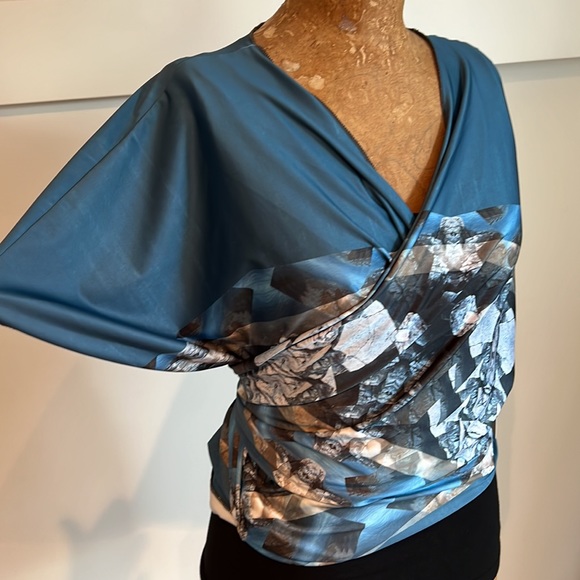 Geometric abstract kimono wrap resortwear - Picture 6 of 9